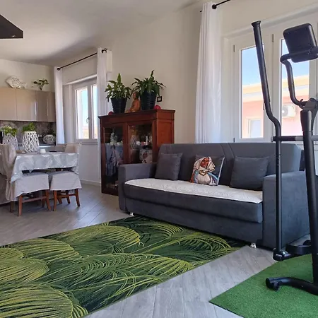 La Base Fitness House Bed & Breakfast